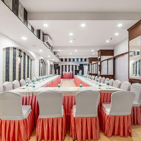 Hotel Nice Palace Делхи Екстериор снимка