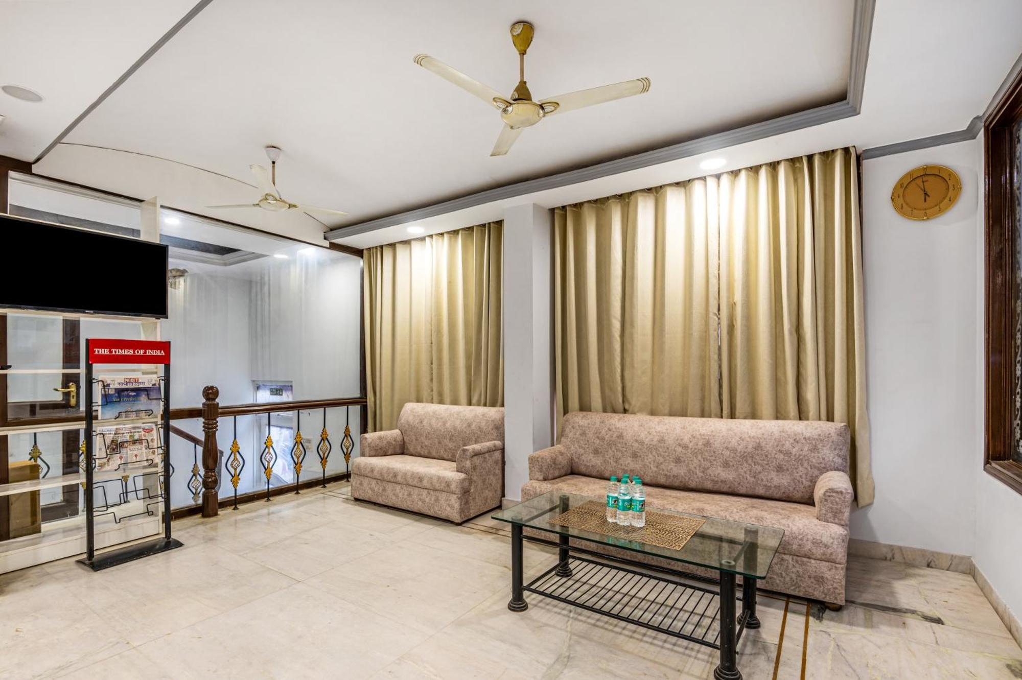 Hotel Nice Palace Делхи Екстериор снимка