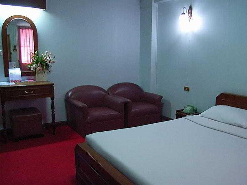 Hotel Nice Palace Делхи Екстериор снимка