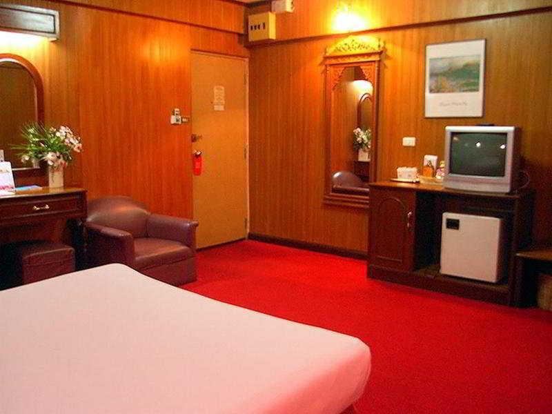 Hotel Nice Palace Делхи Екстериор снимка